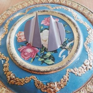 Vintage taupe metal earrings